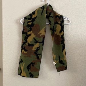 I am selling this scarf from Old Navy